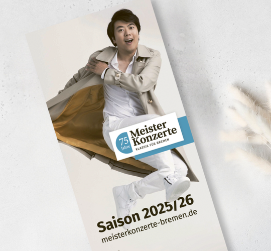 Cover der Saisonbroschüre der Meisterkonzerte Bremen für die Saison 2025/26